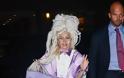 Η Lady Gaga φόρεσε μία σφουγγαρίστρα στο κεφάλι και βγήκε- Ακόμη γελάει ο κόσμος [εικόνες] - Φωτογραφία 2