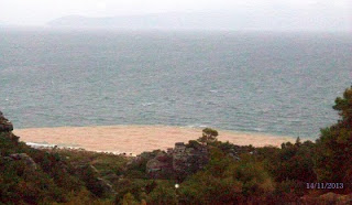 ΧΥΤΑ: Φωτογραφίες από τις πρόσφατες βροχοπτώσεις της 06/11 και 14/11/2013 στην παραλία Σέσι στο Γραμματικό - Φωτογραφία 1