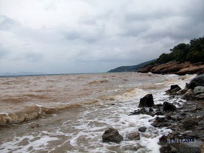 ΧΥΤΑ: Φωτογραφίες από τις πρόσφατες βροχοπτώσεις της 06/11 και 14/11/2013 στην παραλία Σέσι στο Γραμματικό - Φωτογραφία 4
