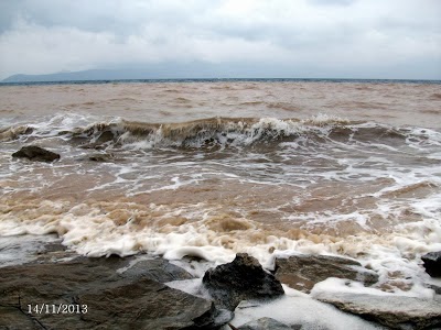 ΧΥΤΑ: Φωτογραφίες από τις πρόσφατες βροχοπτώσεις της 06/11 και 14/11/2013 στην παραλία Σέσι στο Γραμματικό - Φωτογραφία 5