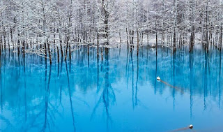 Πανέμορφη γαλάζια λίμνη αλλάζει χρώμα στη στιγμή! - Φωτογραφία 1