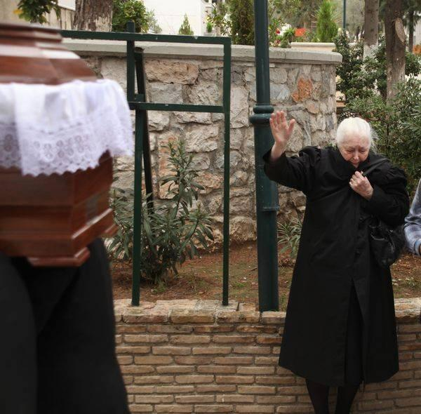 Ο βουβός αποχαιρετισμός της Άννας Συνοδινού στην Αντιγόνη Βαλάκου που συγκλόνισε - Φωτογραφία 2