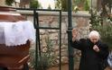 Ο βουβός αποχαιρετισμός της Άννας Συνοδινού στην Αντιγόνη Βαλάκου που συγκλόνισε - Φωτογραφία 2