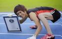 Ιάπωνας τρέχει στα τέσσερα και κάνει νέο ρεκόρ Guinness