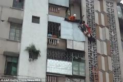 Κόβει την ανάσα: Έπιασε την γυναίκα του στον αέρα πριν αυτοκτονήσει - Σκληρές εικόνες