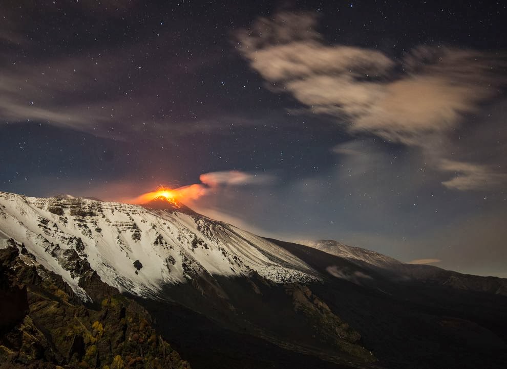 Ξύπνησε το ηφαίστειο Αίτνα στην Ιταλία: Λάβα και καπνός βγαίνει από τον κρατήρα - Φωτογραφία 6