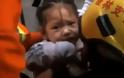 ΣΟΚ στη Κίνα! 4χρονο εγκλωβίστηκε στα κάγκελα του μπαλκονιού 4ου ορόφου [video]