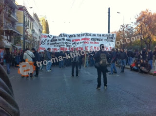 TΩΡΑ: Φωτογραφίες από τη συγκέντρωση στο Πολυτεχνείο [photos] - Φωτογραφία 1