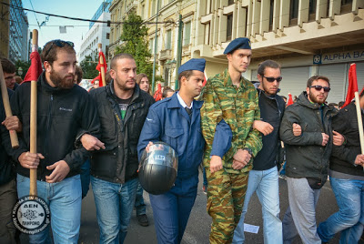 Φωτογραφίες από τη μεγαλειώδη πορεία για το Πολυτεχνείο - 40 χρόνια μετά ο αγώνας δε σταματά - Φωτογραφία 5