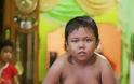 Ινδονησία: Το παιδί που κάπνιζε έκοψε το τσιγάρο!