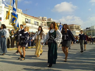 Παρέλαση για τα 101 χρόνια της Ένωσης της Σάμου με την Ελλάδα - Φωτογραφία 1