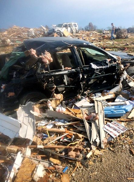 Εφιαλτικές εικόνες από το πέρασμα των ανεμοστρόβιλων στις ΗΠΑ [photos+videos] - Φωτογραφία 3