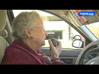 Η γιαγιά-ταξιτζής που έχει γίνει η λατρεία της πόλης της [video] - Φωτογραφία 1