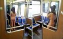 Καλλίγραμη νεαρή κοπέλα χαστουκίζει γυμvή τους επιβάτες στα τρένα! [photos] - Φωτογραφία 2