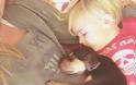 Η ιστορία αγάπης και... ύπνου ενός μωρού και ενός σκύλου που «έλιωσε» το Ίντερνετ - Φωτογραφία 12