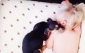 Η ιστορία αγάπης και... ύπνου ενός μωρού και ενός σκύλου που «έλιωσε» το Ίντερνετ - Φωτογραφία 2