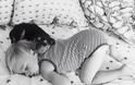 Η ιστορία αγάπης και... ύπνου ενός μωρού και ενός σκύλου που «έλιωσε» το Ίντερνετ - Φωτογραφία 8