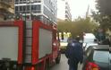Θεσσαλονίκη - ΤΩΡΑ: Άντρας απειλεί να πέσει στο κενό - Φωτογραφία 2