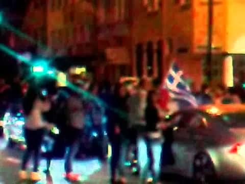 Κατέβηκαν στους δρόμους οι Πατρινοί μετά την πρόκριση της Ελλάδας στο Μουντιάλ - Φωτογραφία 1
