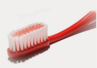 Οι απίστευτες χρήσεις της οδοντόβουρτσας! - Φωτογραφία 1