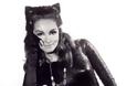 Δείτε πώς είναι σήμερα στα 80 της η πρώτη Catwoman - Φωτογραφία 2