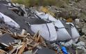«Βουνά» επικίνδυνων αποβλήτων σε οικόπεδο