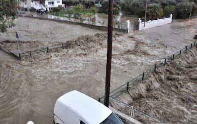 Θρίλερ με μια νεκρή και δύο αγνοούμενους στη Ρόδο - Σε κατάσταση έκτακτης ανάγκης το νησί - Φωτο και video - Φωτογραφία 3