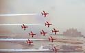Οι Red Arrows ζωγραφίζουν τον ουρανό του Ντουμπάι - Εντυπωσιακές εικόνες και βίντεο - Φωτογραφία 5