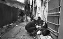 Φτώχεια, ναρκωτικά και πορνεία: Συγκλονιστικό φωτορεπορτάζ του Vice στην Αθήνα της κρίσης - Φωτογραφία 4