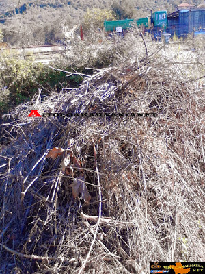 Πέταξαν μπάζα στο ρέμα στα Τριαντείκα Αγρινίου. Κίνδυνος πλημμύρας [Photos] - Φωτογραφία 4