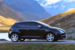 Ανανέωση για το Mito: Νέος κινητήρας 0.9 Twinair Turbo, νέα γρίλια με επιχρωμιωμένο πλαίσιο, νέο εσωτερικό και νέο σύστημα Uconnect με έγχρωμη οθόνη αφής 5'', που συμπεριλαμβάνει και σύστημα πλοήγησης