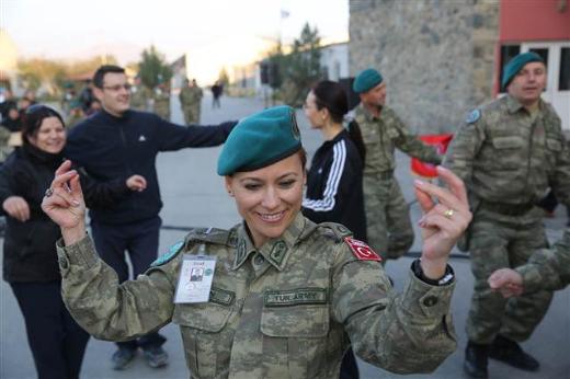 Επιστράτευσαν Τουρκάλες τσιφτετελούδες για να διδάξουν Τουρκικά στο Αφγανιστάν ! - Φωτογραφία 2