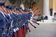Αλλάζουν πολλά στα όρια συνταξιοδότησης των ενστόλων - Πίνακες με τις αλλαγές
