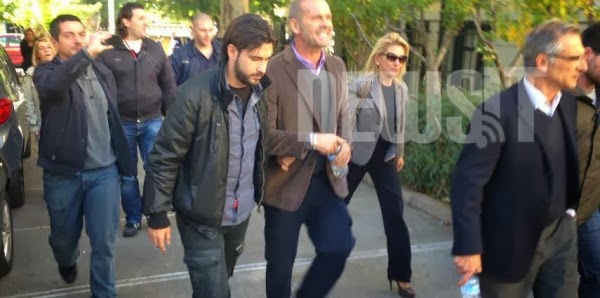 Χωρίς χειροπέδες οδηγήθηκε στα δικαστήρια ο Πέτρος Κωστόπουλος - Θα πληρώσω όλα μου τα χρέη - Φωτογραφία 2