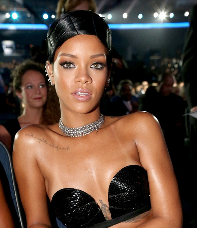 Η σέξι εμφάνιση της Rihanna στα βραβεία «AMA» 2013 - Φωτογραφία 7