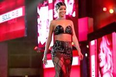 Η σέξι εμφάνιση της Rihanna στα βραβεία «AMA» 2013