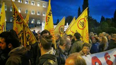 Το καραβάνι αλληλεγγύης της Χαλκιδικής μπροστά από τη Βουλή. Δυναμική η παρουσία του Κινήματος Δεν Πληρώνω - Φωτογραφία 5