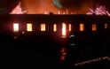 3911 – Συνεχίζονται οι προσπάθειες κατάσβεσης της πυρκαγιάς στο Ιερό Κελλί Αγίου Αρτεμίου (φωτογραφία)