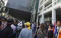 Παραμένουν σε κλοιό διαδηλωτών τα υπουργεία στην Ταϊλάνδη