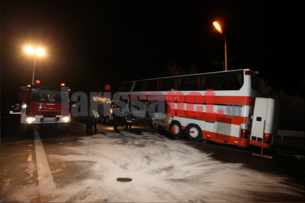 Τραγωδία με έναν νεκρό και 17 τραυματίες στα Τέμπη - Σφοδρή σύγκρουση λεωφορείου του ΚΤΕΛ με ΙΧ και φορτηγό - Φωτογραφία 5