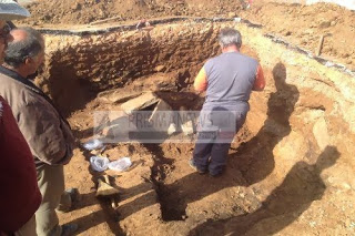 Οι πρώτες φωτογραφίες από το αρχαίο νεκροταφείο στην Αγία Πελαγία - Φωτογραφία 1
