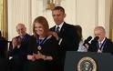 Με το ύψιστο μετάλλιο βράβευσε ο Obama την ακτιβίστρια υπέρ των εκτρώσεων Gloria Steinem.