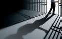 «Πικάντικη» δράση αξιωματικού των φυλακών - Περίεργα πάρε δώσε και με τρανσέξουαλ κρατούμενη