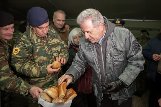 Χαιρετισμός ΥΕΘΑ Δημήτρη Αβραμόπουλου στους συμμετέχοντες στην άσκηση «Νυχτερινή Αστραπή 2013» (Φωτορεπορτάζ) - Φωτογραφία 16