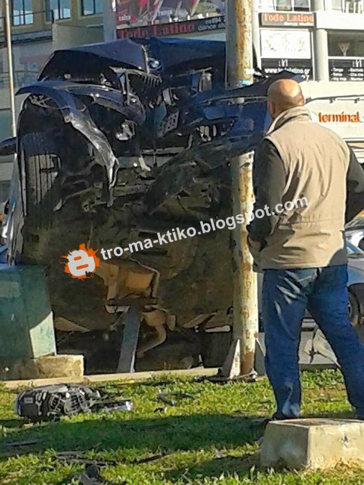 Φωτογραφίες ΣΟΚ από τροχαίο σήμερα το πρωί στο Ελληνικό - Κινδύνεψαν περαστικοί [photos] - Φωτογραφία 3