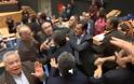 Κλωτσιές και μπουνιές χθες μεταξύ βουλευτών του ΣΥΡΙΖΑ με τον Γιάννη Σγουρό [videos]