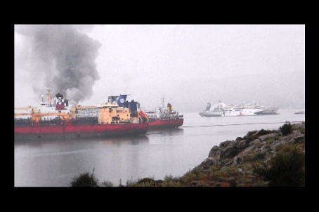 Φωτιά σε κρουαζιερόπλοιο στα ναυπηγεία Χαλκίδας - Φωτογραφία 5