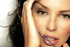 Πάγωσε η Kylie Minogue από τα πολλά botox!
