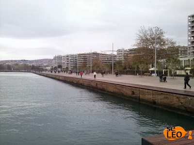 Οι Θεσσαλονικείς αγνοούν το κρύο και βγαίνουν από νωρίς για το ποδαρικό στη νέα παραλία - Φωτογραφία 4