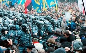 Κίεβο: Δεκάδες χιλιάδες φιλοευρωπαίοι διαδηλωτές πραγματοποιούν πορεία διαμαρτυρίας - Φωτογραφία 1